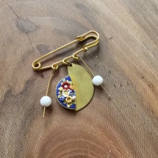 گل سینه سنجاق لباس