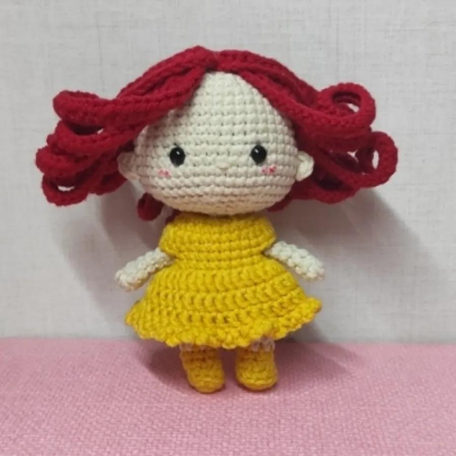 عروسک دختر بافتنی