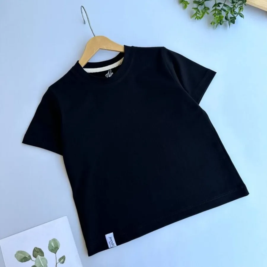 تیشرت مشکی بچگانه‌