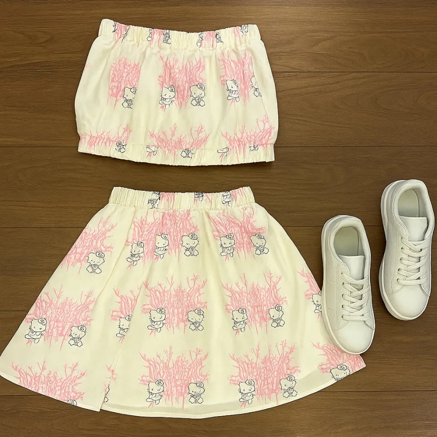 سه نیمتنه و دامن هلوکیتی