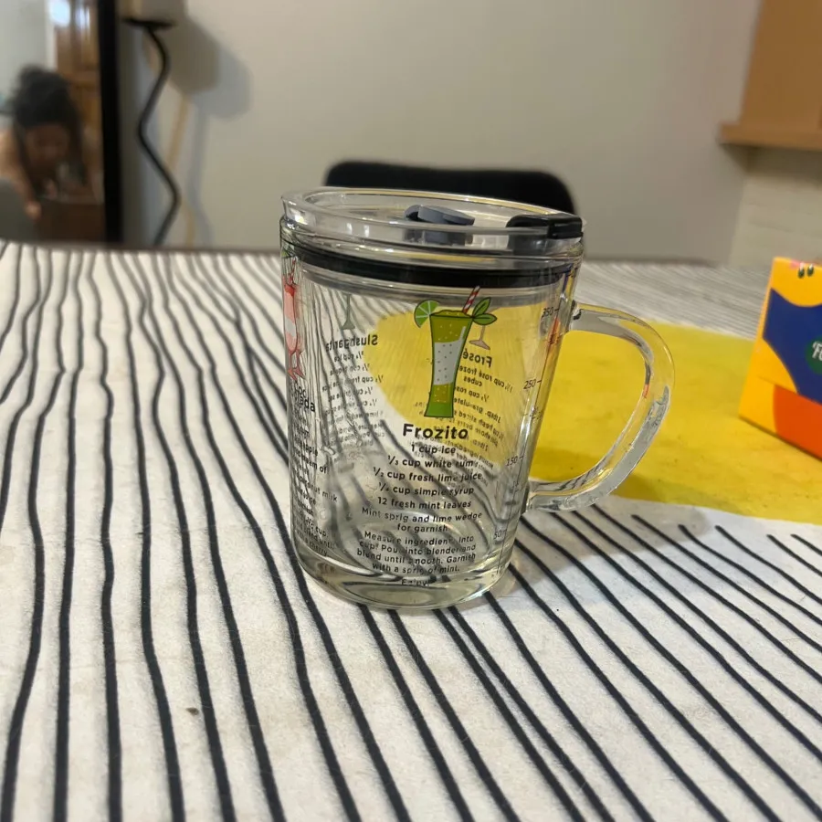 لیوان شیشه ای درب دار