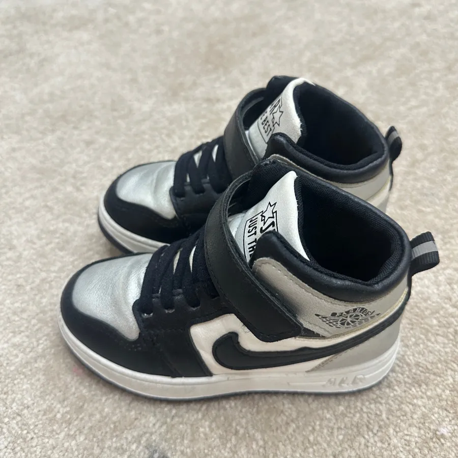 کفش بچه گانه