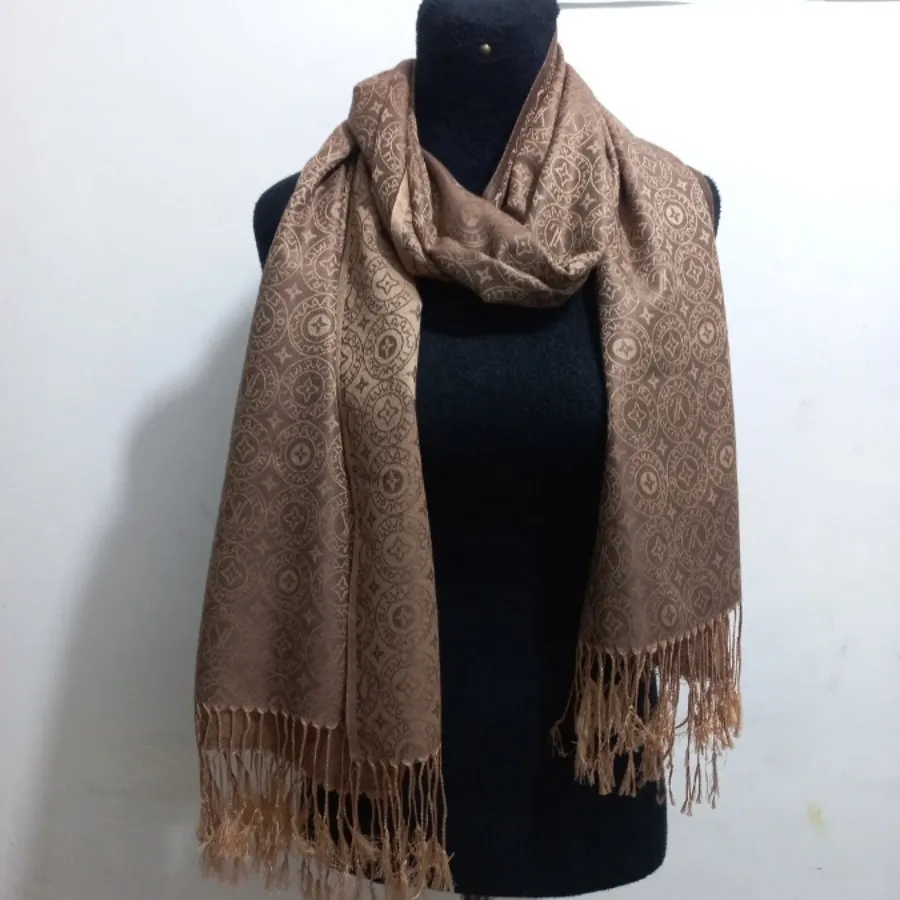 شال لویی ویتون