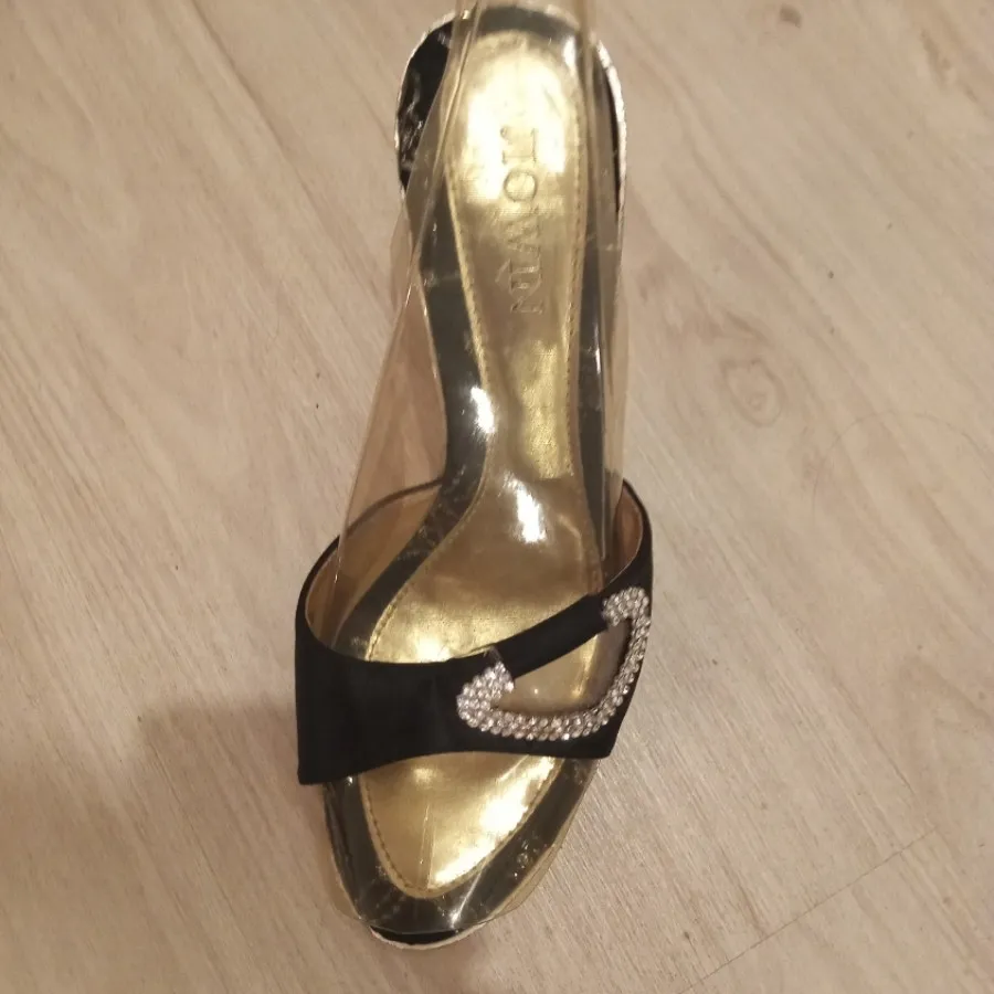 صندل مشکی وطلایی