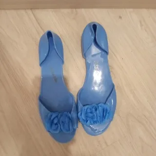 صندل کنار استخر