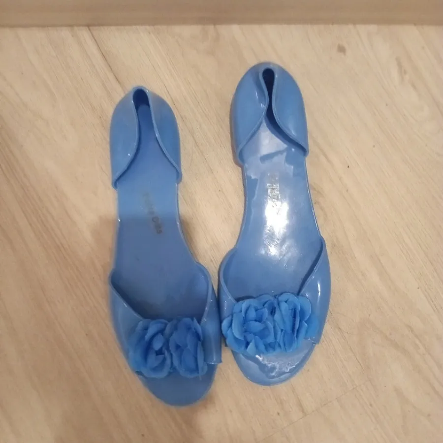 صندل کنار استخر