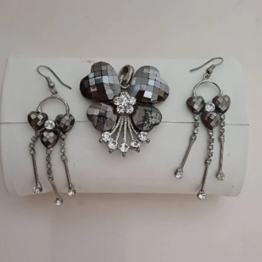 گوشواره و پلاک