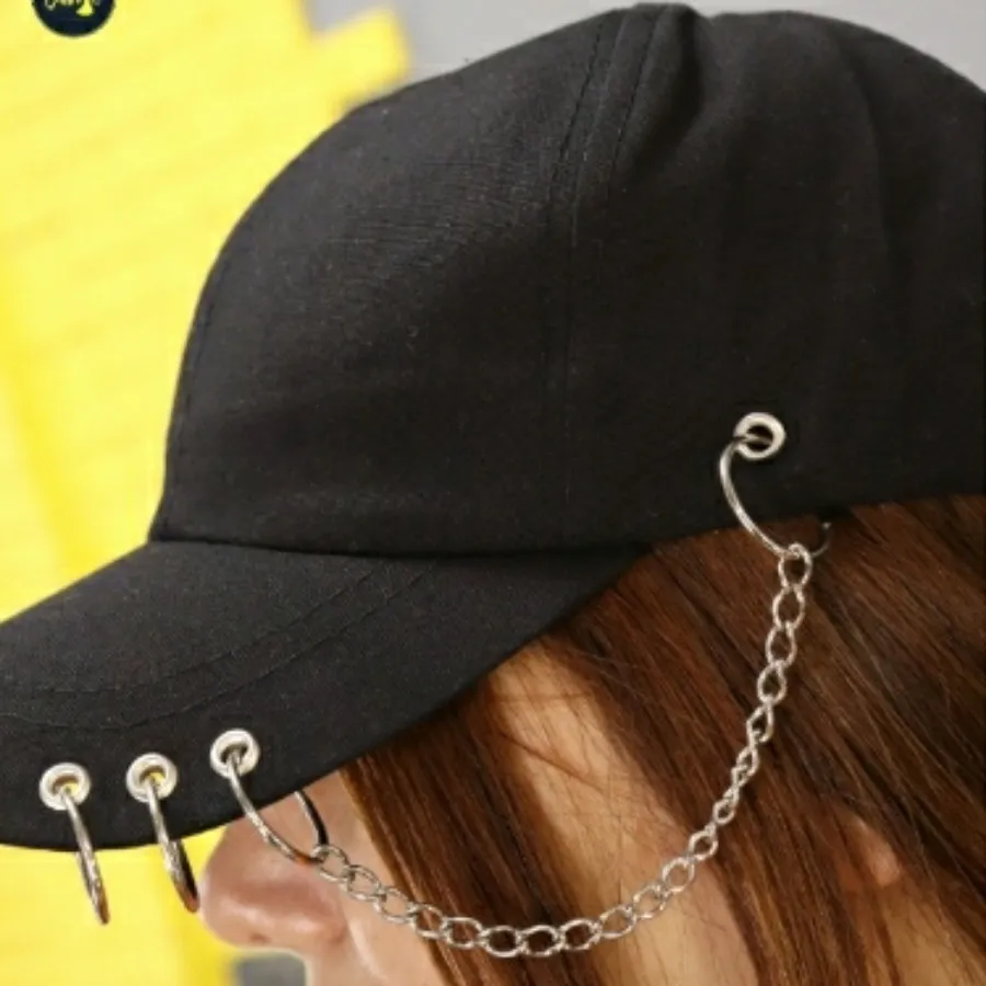 کلاه پیرسینگ دار