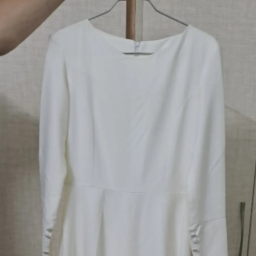 پیراهن بلند پوشیده