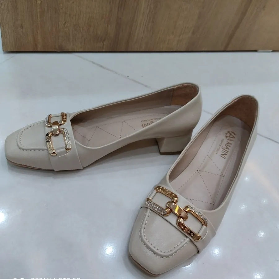 کفش زنانه کِرِمی