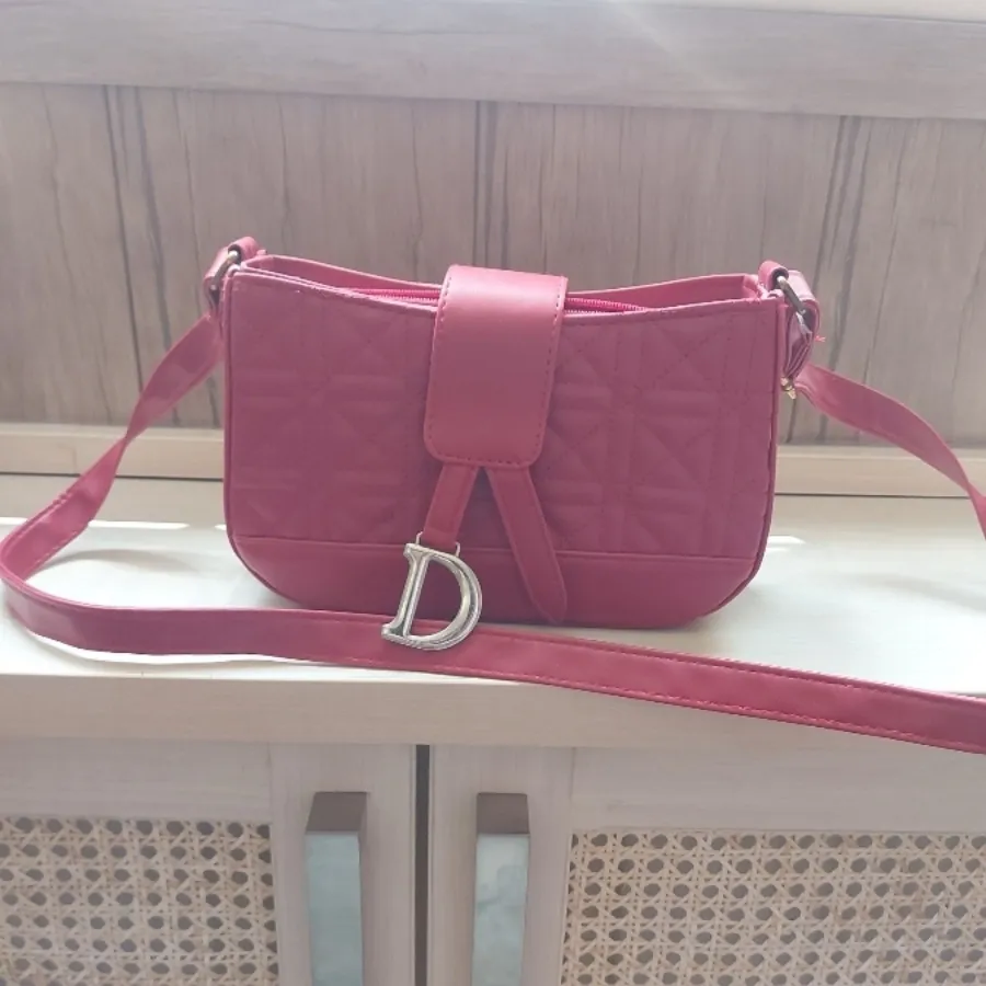 کیف دیور قرمز