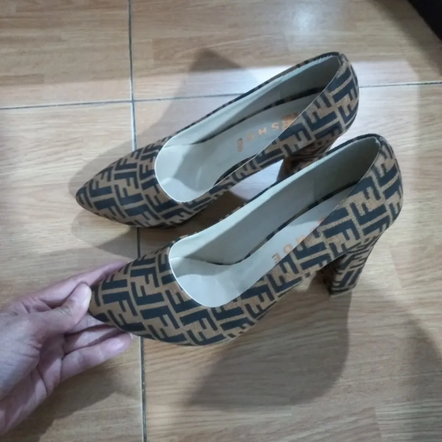 کفش پاشنه بلند