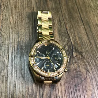 ساعت Guess