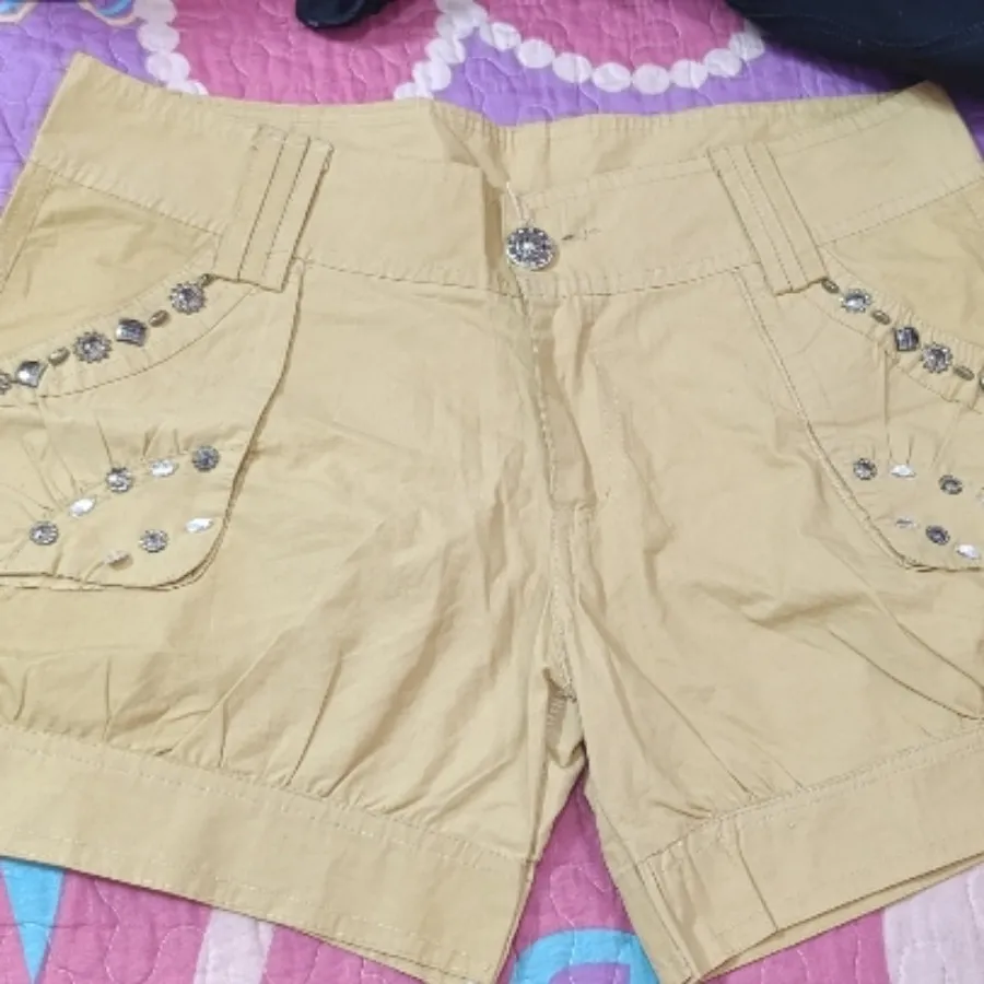 شورت رنگ خردلی