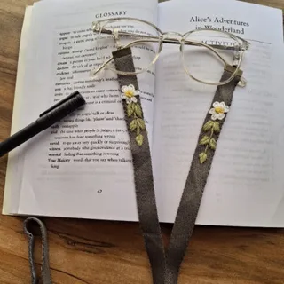 بند عینک گلدوزی