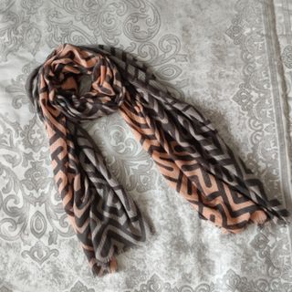شال طرحدار
