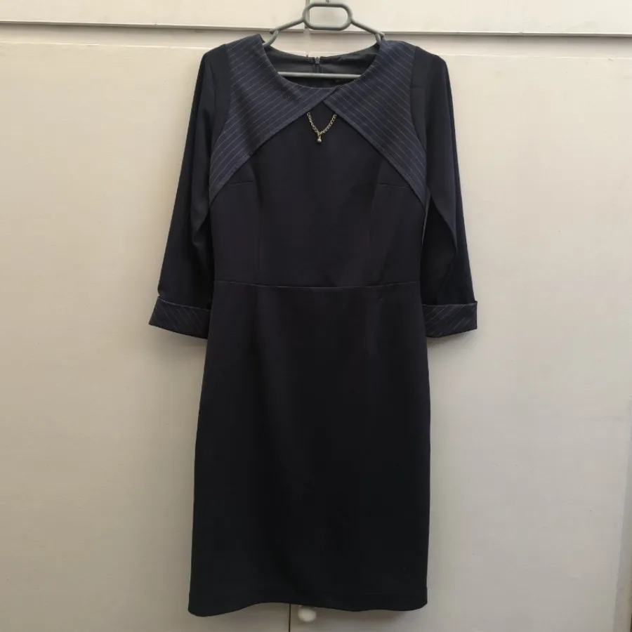 پیراهن سورمهای پوشیده