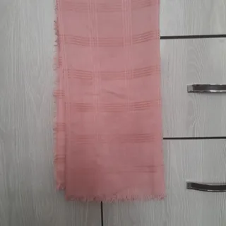 روسری کوتاه صورتی