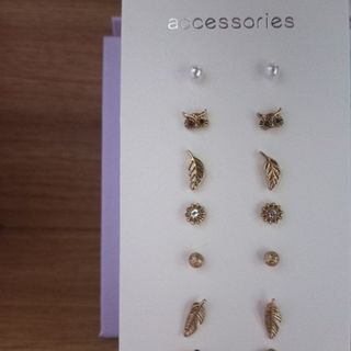 گوشواره میخی