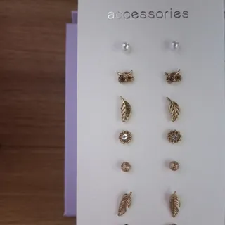 گوشواره میخی