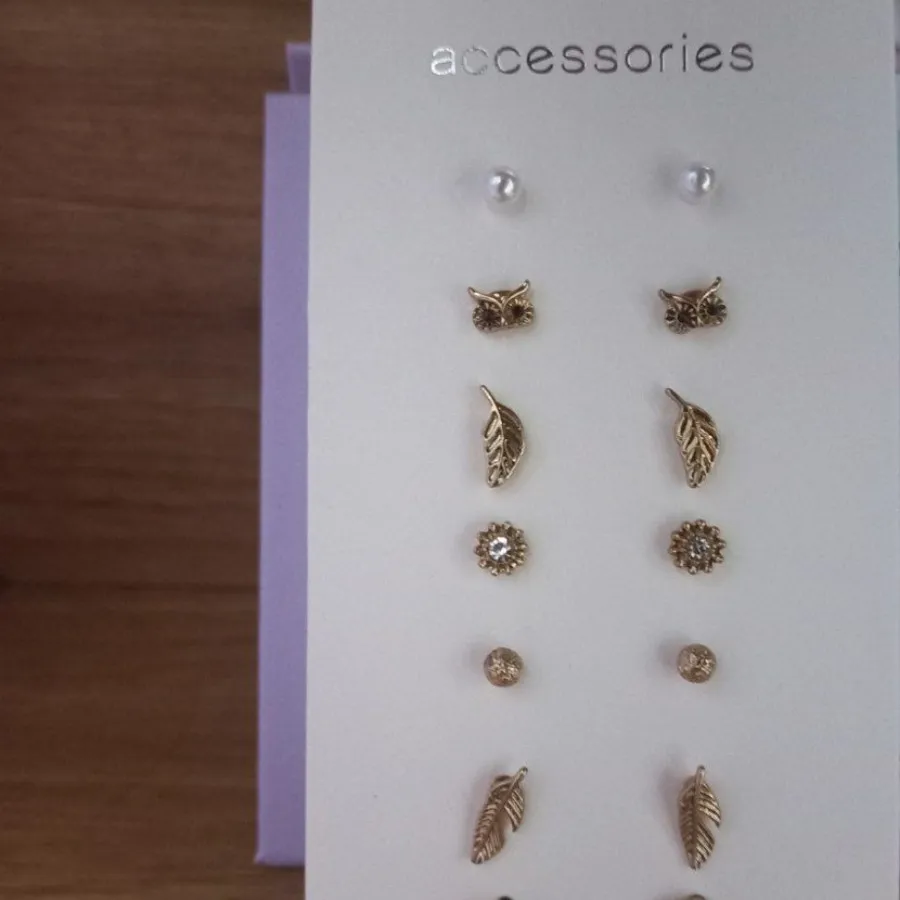 گوشواره میخی