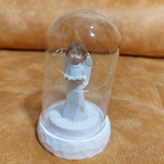 مجسمه چراغ‌دار فرشته