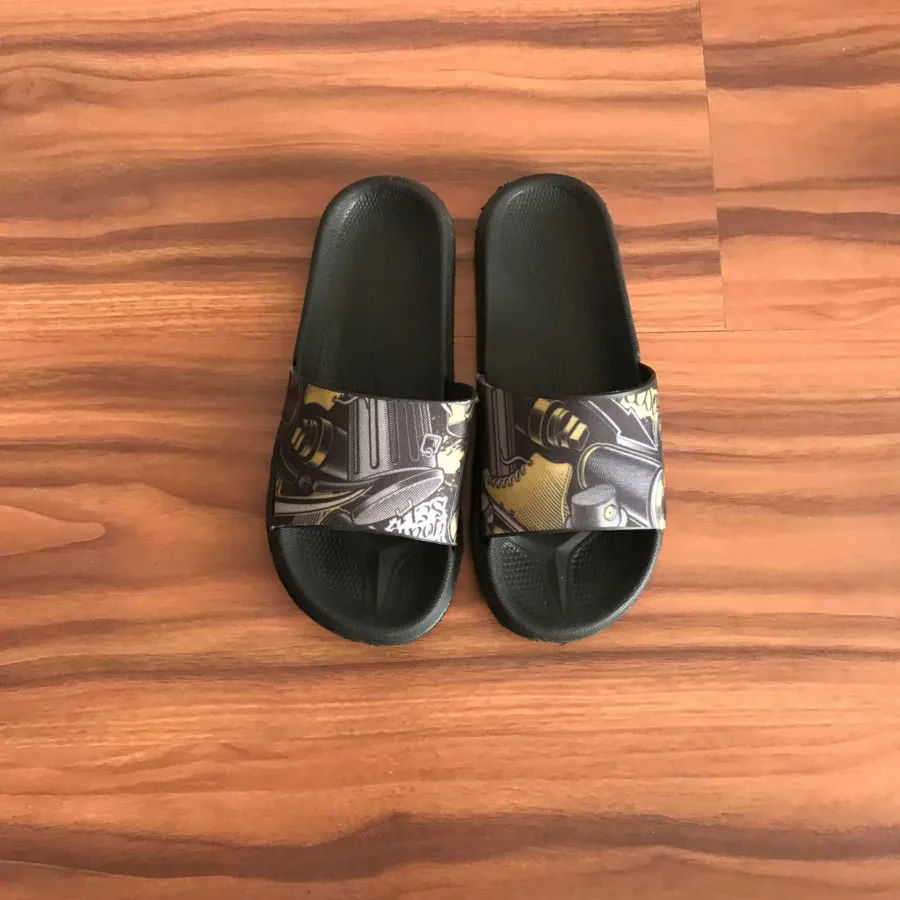 دمپایی بچگانه