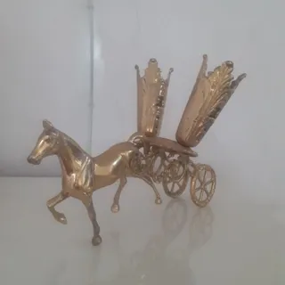 مجسمه اسب