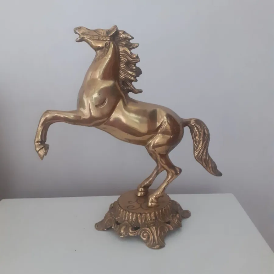 مجسمه اسب