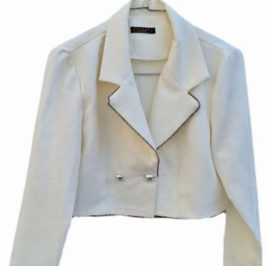 کراپ کت سفید