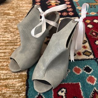 کفش عروسکی