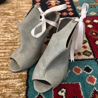 کفش عروسکی