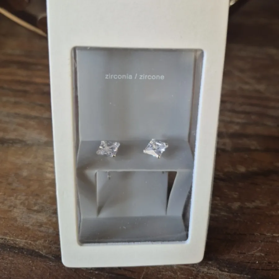 گوشواره نقره نگین مربعی