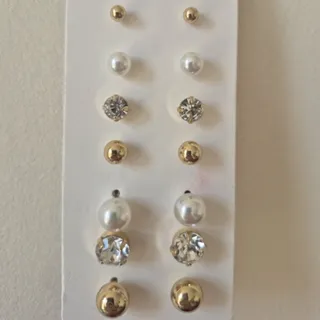 هفت جفت گوشواره با یک جفت