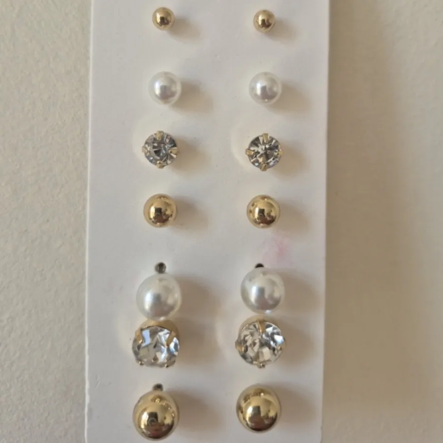 هفت جفت گوشواره با یک جفت