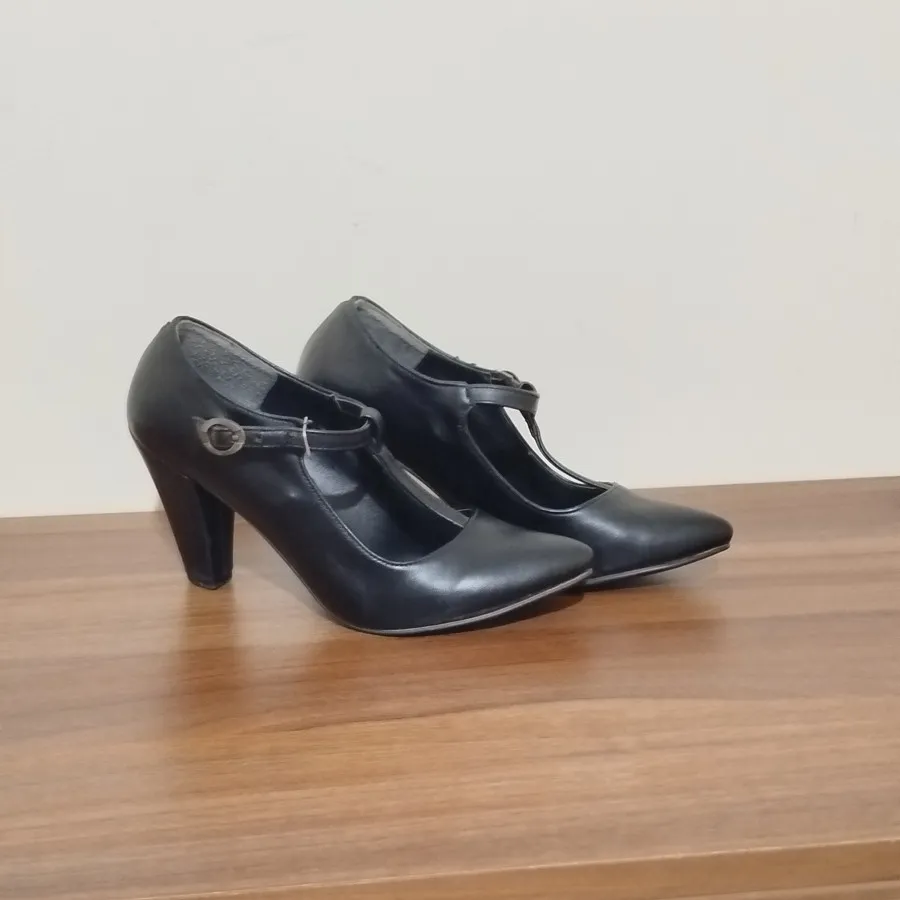 کفش پاشنه بلند