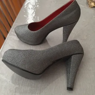 کفش نقره ای