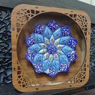 بشقاب میناکاری باقاب چوبی
