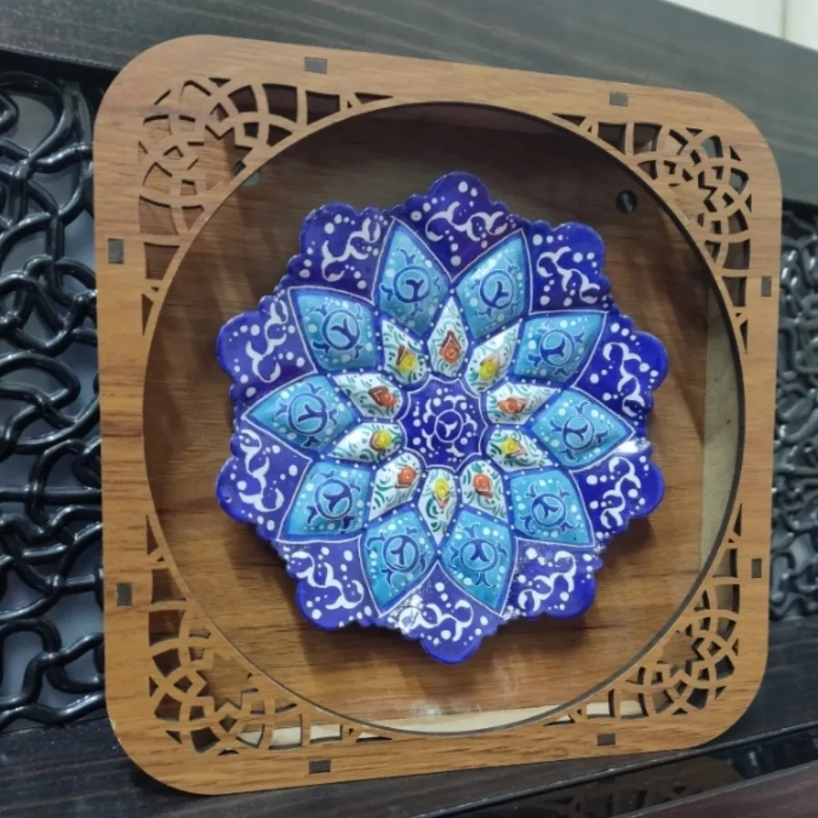 بشقاب میناکاری باقاب چوبی