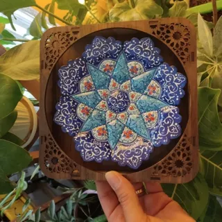 بشقاب میناکاری باقاب چوبی