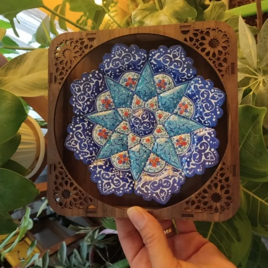 بشقاب میناکاری باقاب چوبی