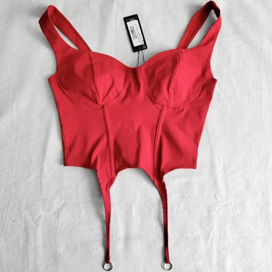 نیم تنه کراپ تاپ قرمز