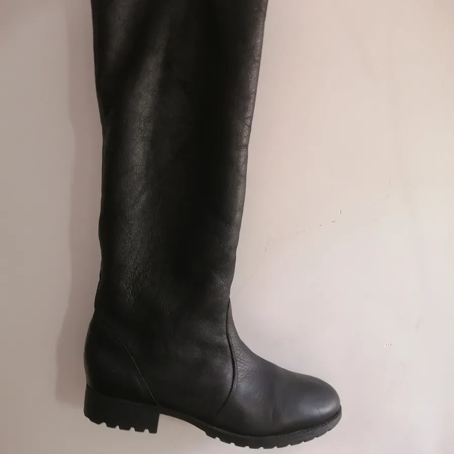 بوت بلند تا زانو