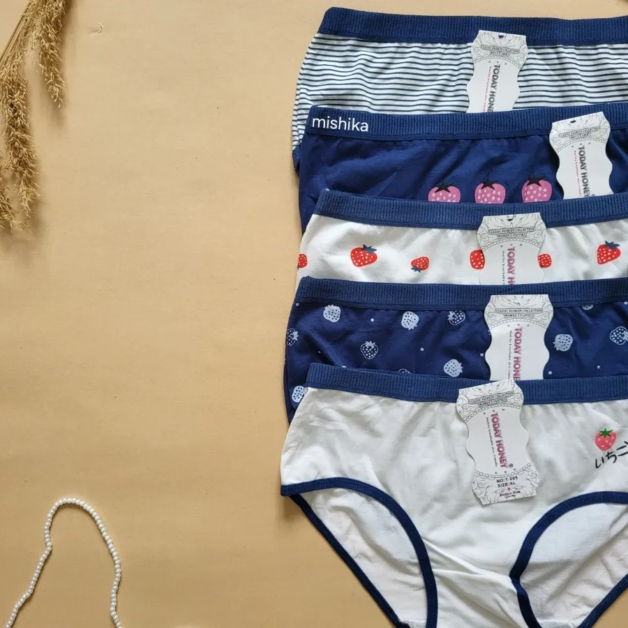 شورت توت فرنگی