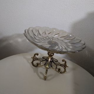 ظرف پایه دار