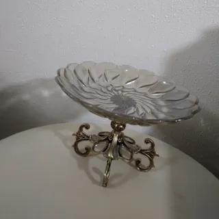 ظرف پایه دار