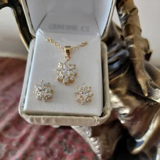 گردنبند و گوشواره