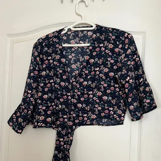 کراپ جلوباز گرهای شلوارک