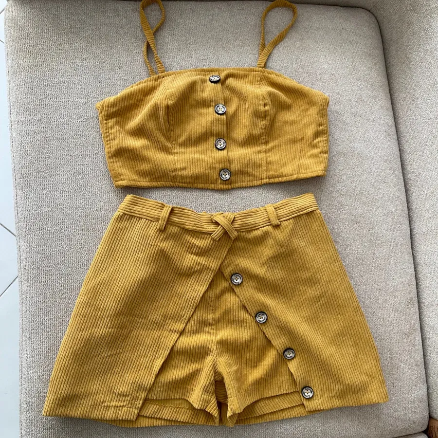 ست نیم تنه و شلوارک