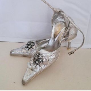 کفش نقره ای